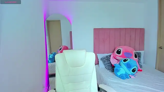 Janettcruz online show from April 7, 2026, 7:14 pm