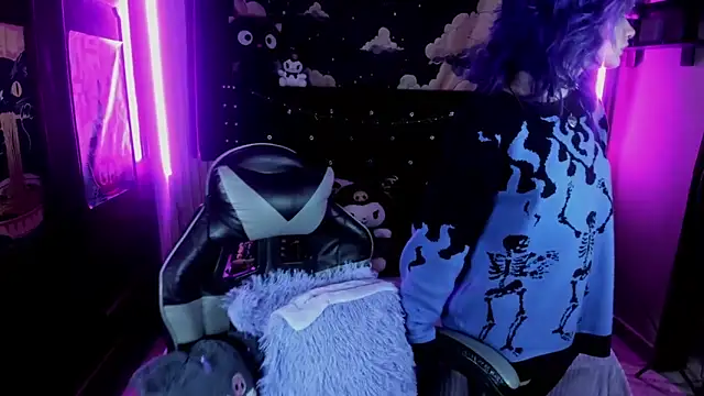 ravencollen online show from April 14, 2026, 7:53 pm