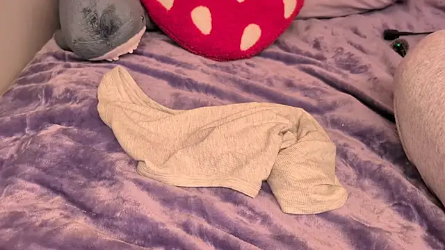 chloehollis online show from November 23, 2025, 8:30 pm