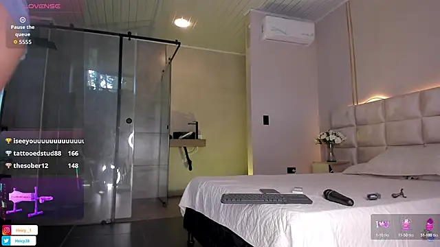 Heicy--01 online show from November 14, 2025, 8:18 pm