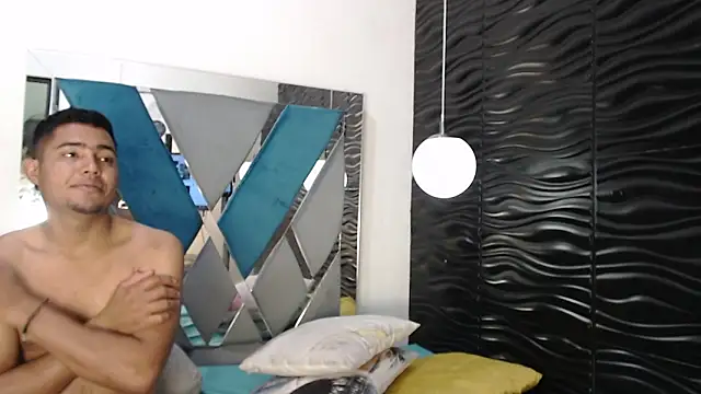 Naty And Maxx online show from December 1, 2025, 7:19 pm