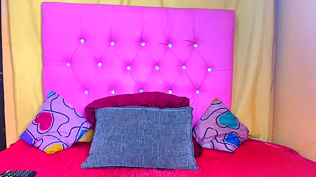 Prettybrowngirl online show from November 13, 2025, 5:56 pm