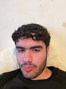 Leoncitooo987 online show from December 1, 2025, 9:20 pm