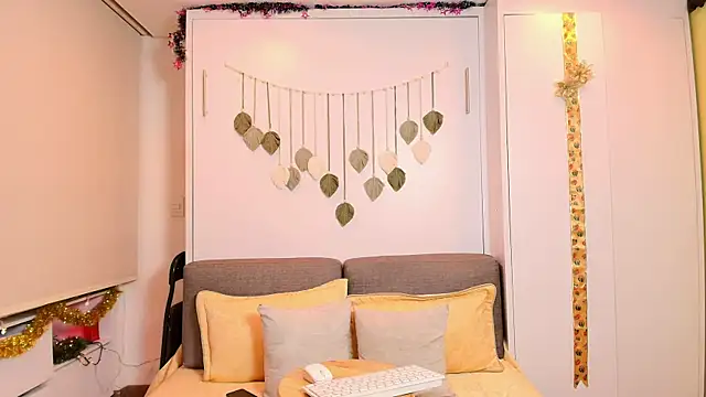 irisrossee  online show from January 15, 2026, 3:22 am