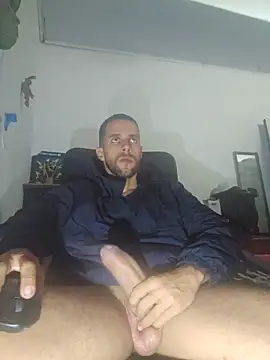 Snapshot of lucweed chatting on May 14, 2026, 10:49 pm lucweed online show from May 14, 2026, 10:49 pm