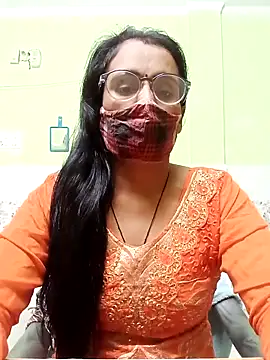 sanjana077 online show from November 9, 2025, 7:06 am