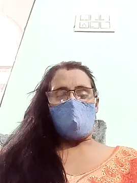 sanjana077 online show from November 26, 2025, 5:08 am