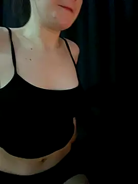 shrie beverly00 online show from November 24, 2025, 2:33 am