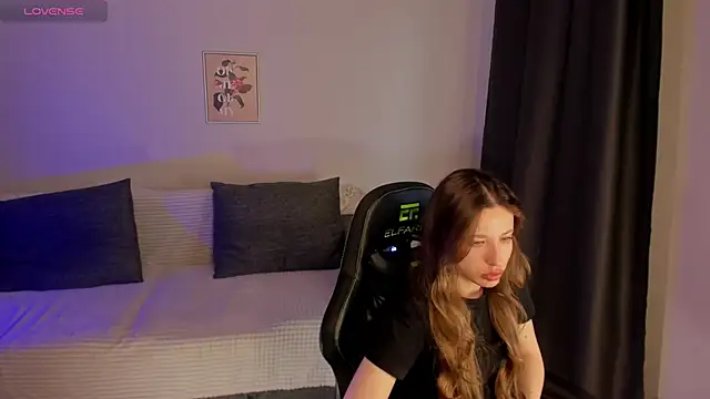 eirakiliana online show from November 19, 2025, 7:30 am