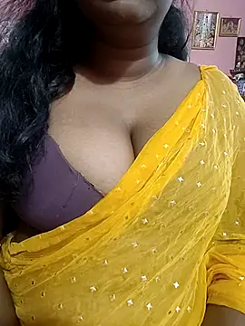 Snapshot of Keerthee_ chatting on November 13, 2025, 8:24 am Keerthee online show from November 13, 2025, 8:24 am