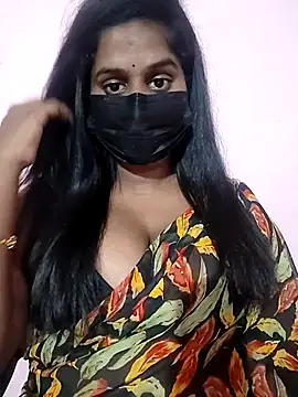 Snapshot of Keerthee_ chatting on November 17, 2025, 3:40 pm Keerthee online show from November 17, 2025, 3:40 pm