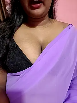 Snapshot of Keerthee_ chatting on November 21, 2025, 5:22 pm Keerthee online show from November 21, 2025, 5:22 pm