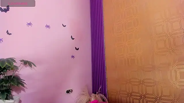 Snapshot of valen_gill chatting on November 6, 2025, 1:12 pm valen gill online show from November 6, 2025, 1:12 pm