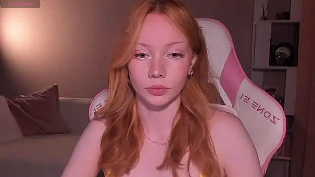 Snapshot of Elisahsthetics chatting on August 2, 2026, 5:44 pm Elisahsthetics online show from August 2, 2026, 5:44 pm