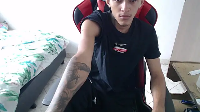 thebesthot online show from November 27, 2025, 8:33 pm