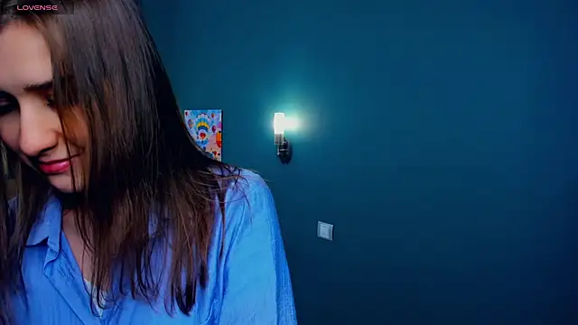 JosieNadile online show from November 15, 2025, 4:36 pm