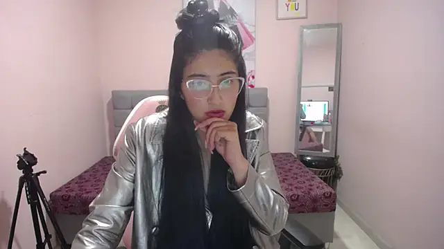 Violet raine  online show from November 25, 2025, 12:27 pm