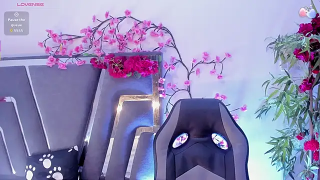 DanfneTorres online show from November 12, 2025, 7:35 pm