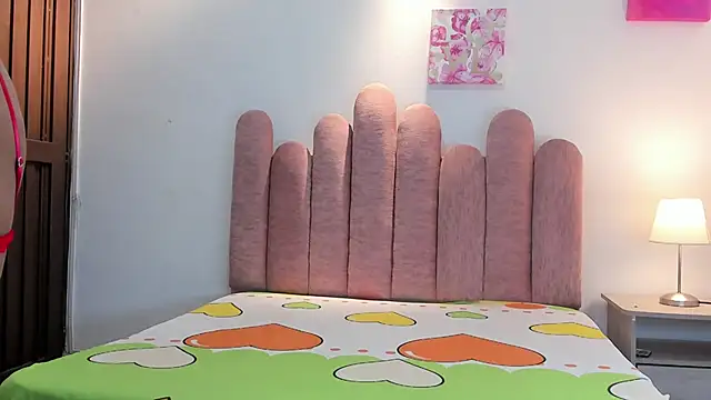 DanfneTorres online show from November 28, 2025, 11:35 am