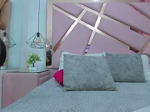 IvonJanice online show from November 26, 2025, 1:12 pm