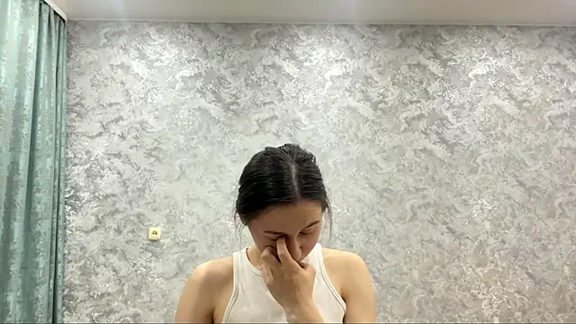 SofiYong online show from November 24, 2025, 5:45 pm