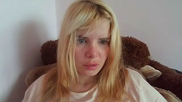 Snapshot of HornyElena chatting on July 6, 2026, 8:11 am HornyElena online show from July 6, 2026, 8:11 am