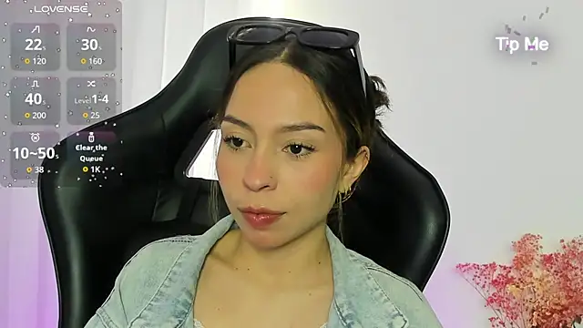 LuluuBerry online show from December 16, 2025, 6:46 pm