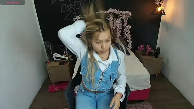 AriannaFox  online show from November 12, 2025, 12:05 pm