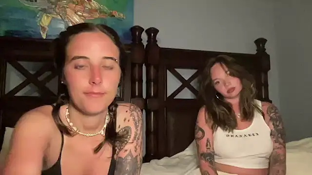 angelgirl98 online show from April 15, 2026, 5:25 am