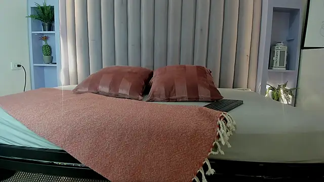 AnaVoss   online show from November 24, 2025, 7:35 pm