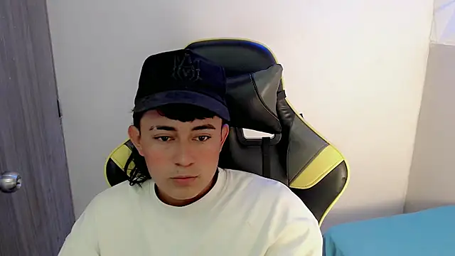 Tatann 18 online show from November 27, 2025, 8:44 pm