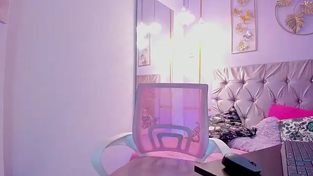 Snapshot of Sharktitiare_ chatting on November 14, 2025, 3:38 am Sharktitiare online show from November 14, 2025, 3:38 am