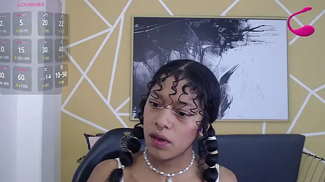 Agatha Amaya online show from November 18, 2025, 8:02 pm