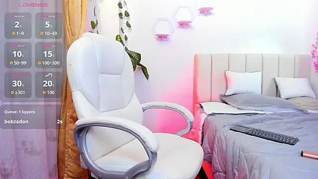 Isabella7   online show from November 28, 2025, 1:58 pm