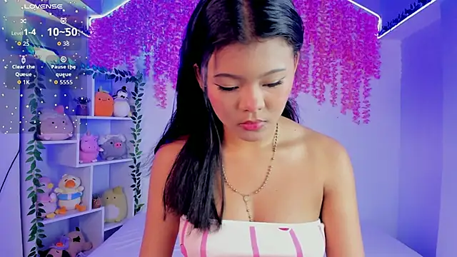 Snapshot of _hanna_sky chatting on November 10, 2025, 6:18 pm hanna sky online show from November 10, 2025, 6:18 pm