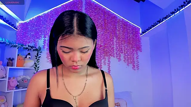 Snapshot of _hanna_sky chatting on November 28, 2025, 5:26 pm hanna sky online show from November 28, 2025, 5:26 pm