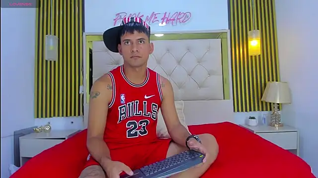 KEVIN MCKINLEY online show from November 8, 2025, 5:18 am