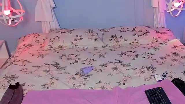 ArtemisaMoonn online show from November 24, 2025, 7:46 pm