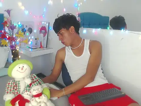 Valentino Lane online show from December 2, 2025, 1:50 pm