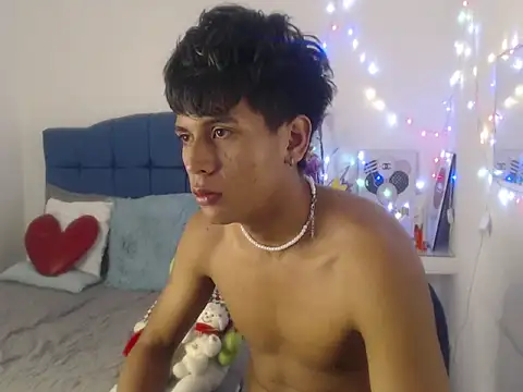 Valentino Lane online show from December 3, 2025, 1:20 pm