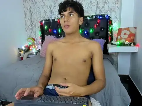 Valentino Lane online show from December 19, 2025, 2:07 am