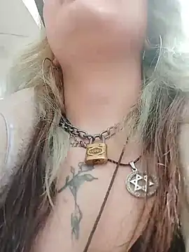 Hollywouldd online show from November 25, 2025, 2:28 pm