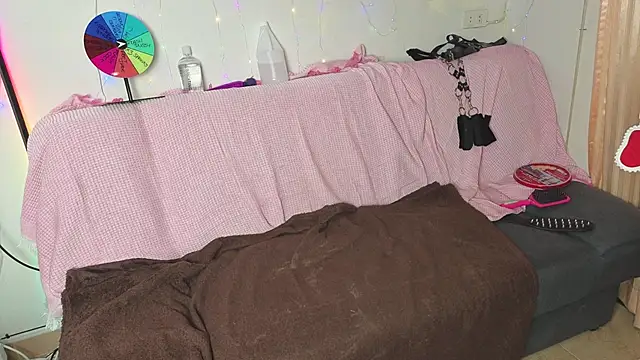 JadeStarUK online show from November 27, 2025, 1:57 pm