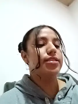 Snapshot of iriss_05 chatting on December 1, 2025, 6:51 am iriss 05 online show from December 1, 2025, 6:51 am