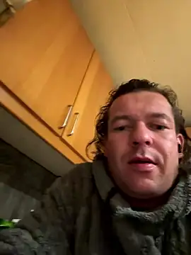 miguel910921 online show from January 11, 2026, 4:23 pm