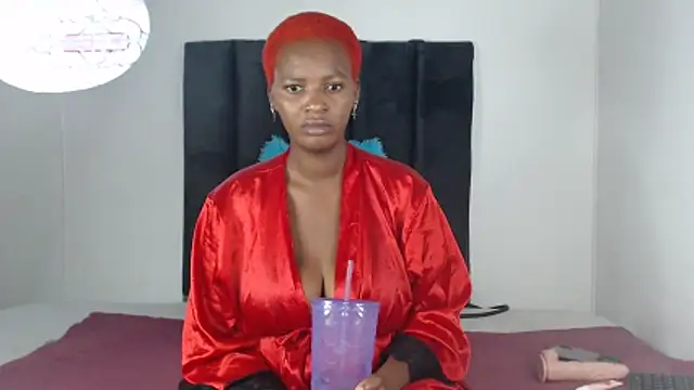 Miss-Berries online show from December 3, 2025, 2:04 pm