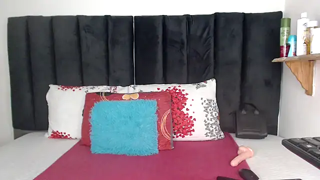 Miss-Berries online show from February 13, 2026, 1:12 am