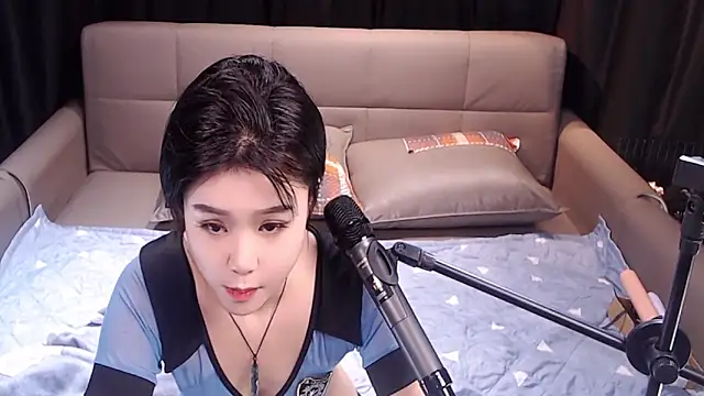 ruirui998 online show from January 18, 2026, 1:04 pm