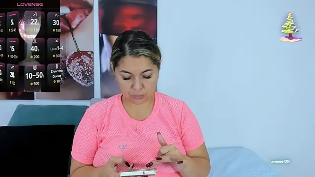 Snapshot of Andhrea_Vale chatting on November 11, 2025, 11:32 am Andhrea Vale online show from November 11, 2025, 11:32 am