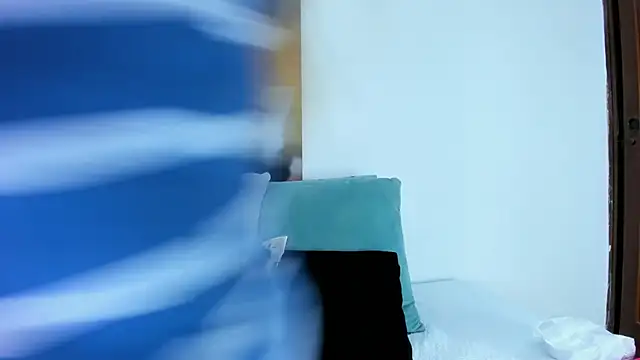 Snapshot of Andhrea_Vale chatting on November 15, 2025, 11:40 am Andhrea Vale online show from November 15, 2025, 11:40 am